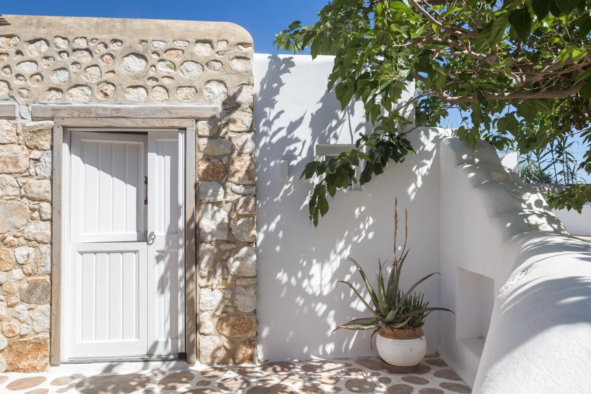 Kallos & * Naxos City