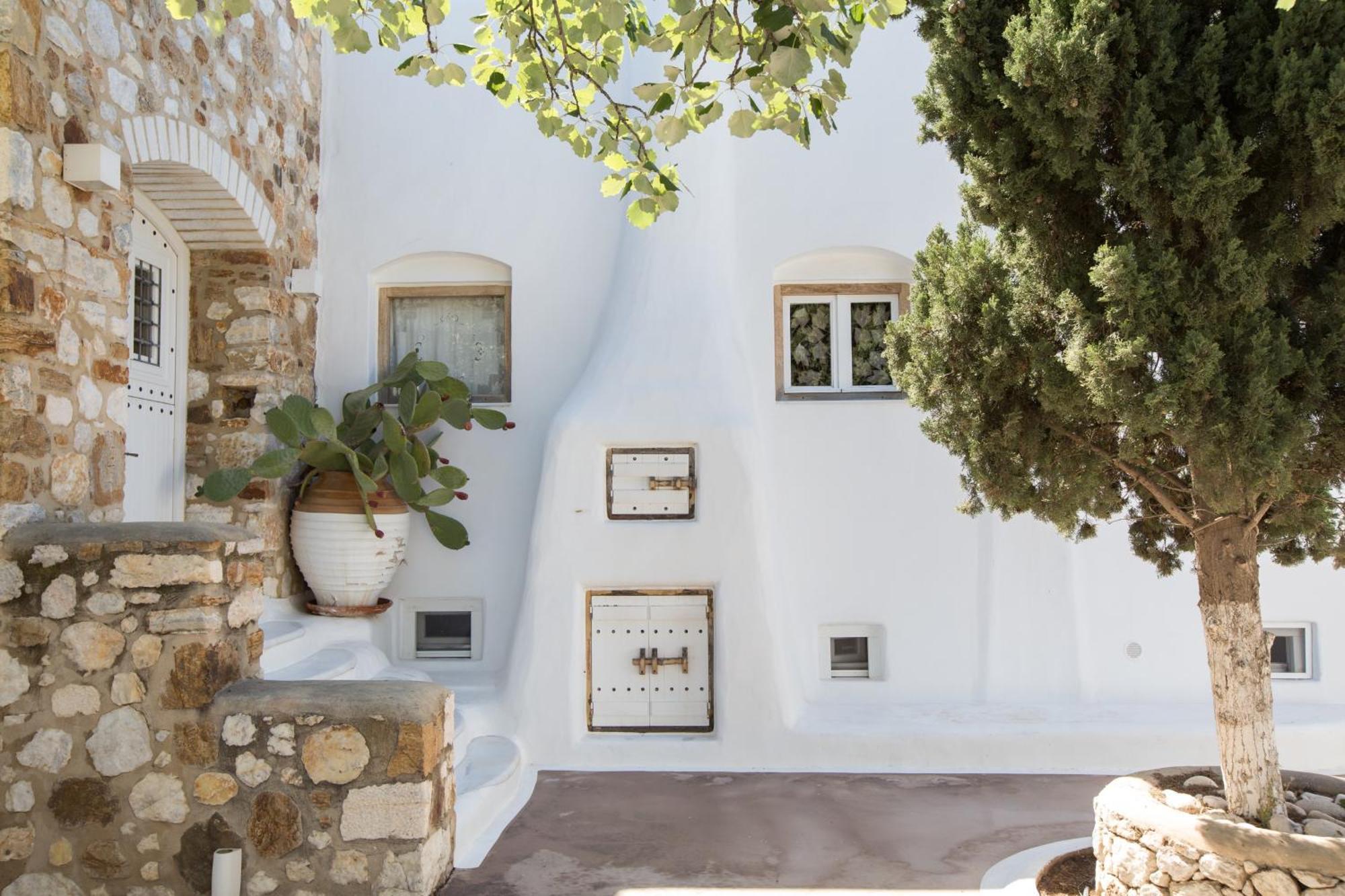 Kallos & * Naxos City